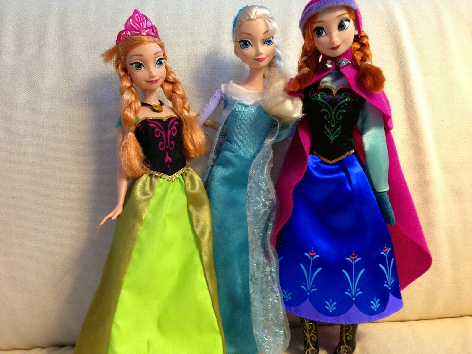 Cute and Cool Today: Mattel Anna and Elsa doll review!