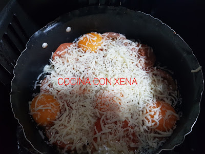 Huevos Con Fondo De Tomates En Freidora De Aire
