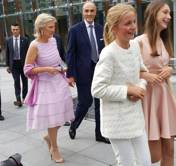 King Philippe, Queen Mathilde, Crown Princess Elisabeth, Prince Gabriel, Princess Eleonore, Prince Emmanuel, Princess Astrid, Prince Lorenz, Anna Astrid, Prince Laurent, Princess Claire, Prince Amedeo, Princess Maria-Laura