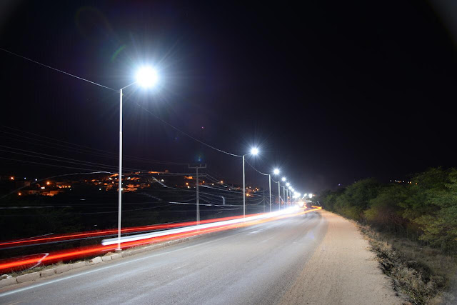 Prefeitura de Jacobina implanta iluminação no trecho Inocoop ao Parque de Exposições