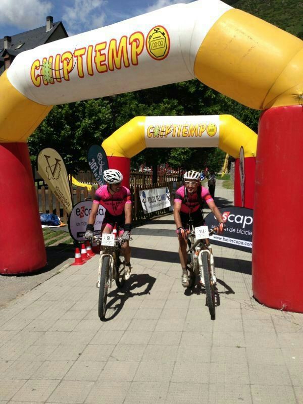 Isra y Mar, una vida sobre ruedas PEDALS DE FOC NON STOP