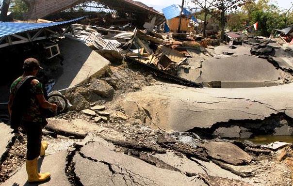 Petugas pencabut nyawa untuk masyarakat yang terkena gempa bumi dan tsunami adalah malaikat ...