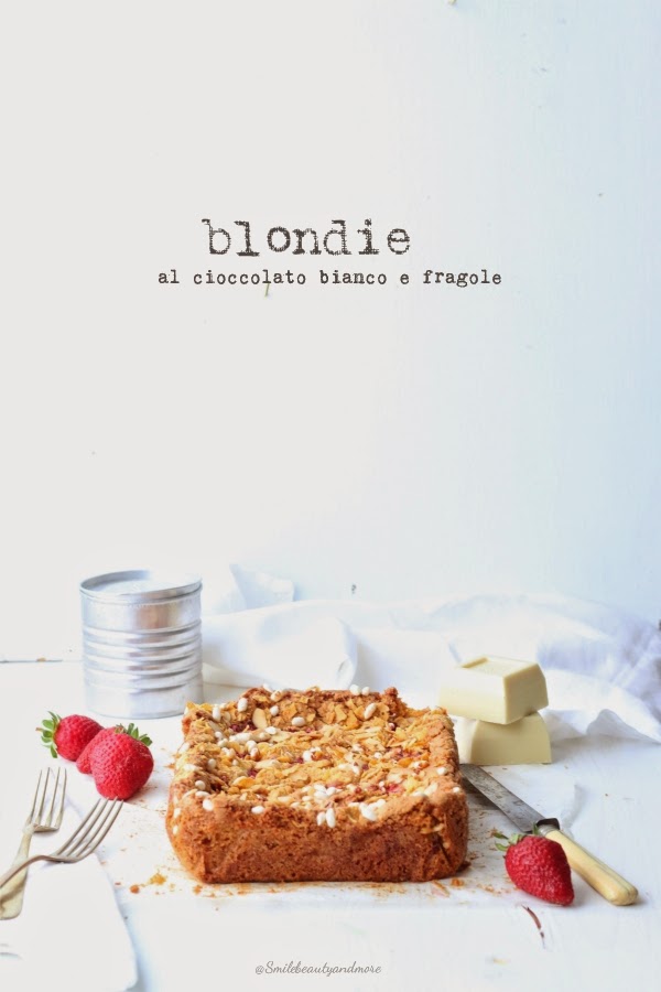 blondie al cioccolato bianco e fragole