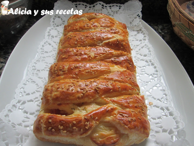 HOJALDRE CRUZADO RELLENO DE JAMÓN COCIDO Y QUESO