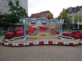 Geschlossenes Karussel "Fantasia" am Bahnhof Oberbarmen. Aufgenommen anlässlich der Wikicon 2019.