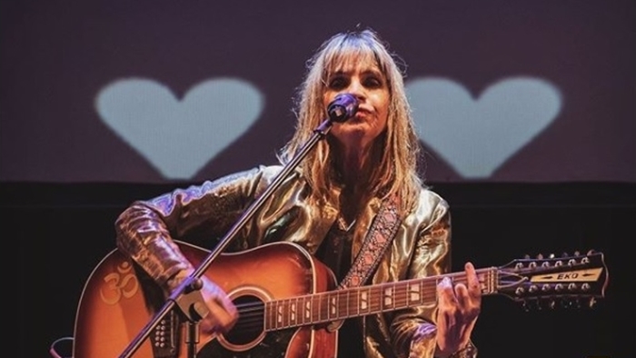 Fabiana Cantilo Realizara Un Show Virtual Desde El Teatro Premier Rock Es Compartir