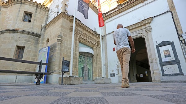 Ayuntamiento y consejo de cofradías de Jerez de la Frontera acuerdan una exposición en los Claustros Ayuntamiento y consejo de cofradías de Jerez de la Frontera acuerdan una exposición en los Claustros