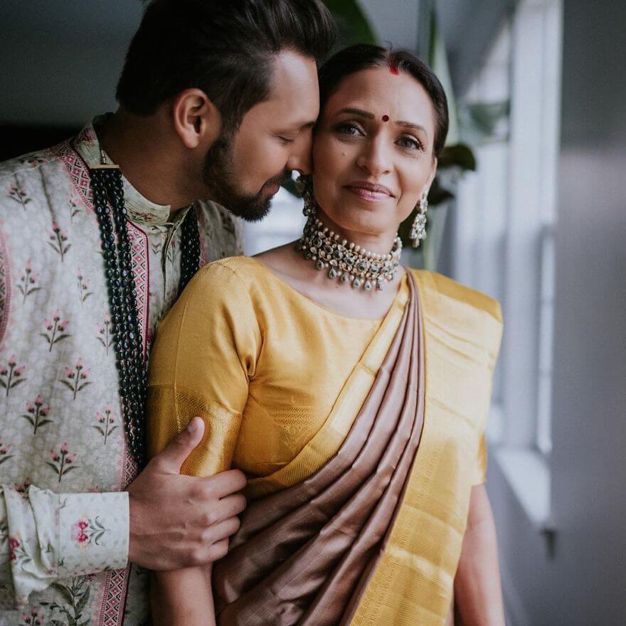 Gay Indian Couple Held A Traditional Wedding Ceremony In A Hindu Temple 