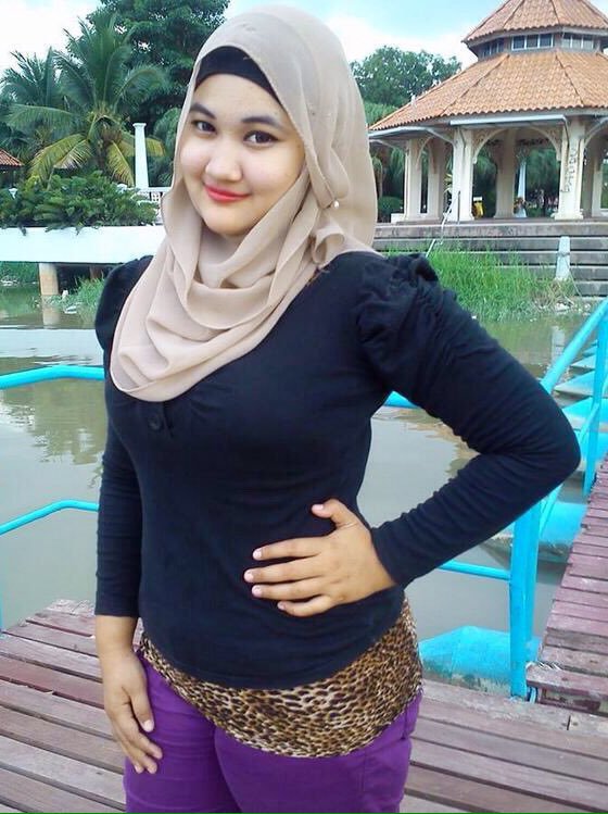 Pesona Cewek Jilbab Montok Bagian 4 - Bidadari Cantik