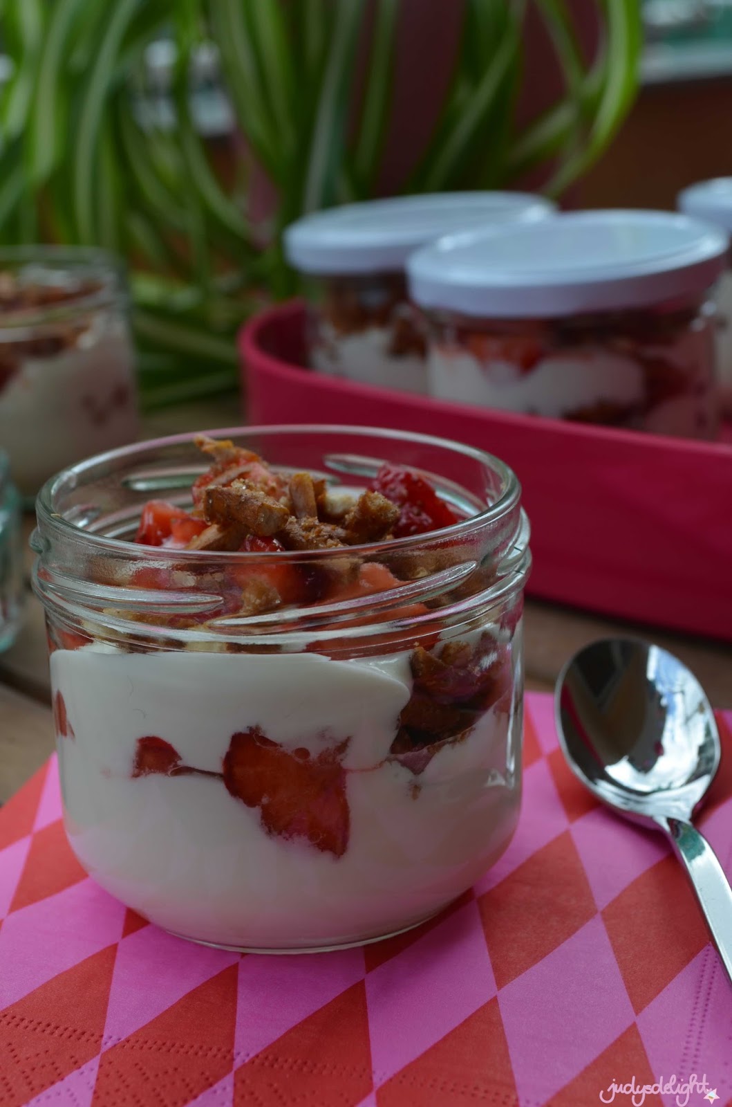 sommerlich: Erdbeer-Zimt-Salzbrezel-Trifle | judysdelight sommerlich: Erdbeer-Zimt-Salzbrezel-Trifle | judysdelight