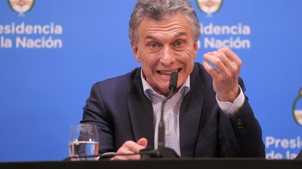 Macri impone un cepo de hasta 10 mil dólares por mes para la compra y los giros al exterior Macri impone un cepo de hasta 10 mil dólares por mes para la compra y los giros al exterior
