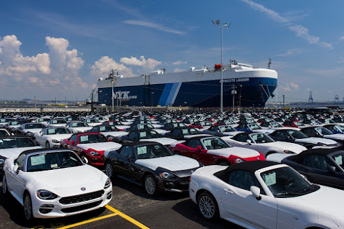 Fiat 124 Spider at Port