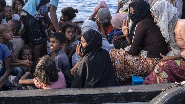 94 Warga Rohingya di Aceh Utara Diizinkan Mendarat 94 Warga Rohingya di Aceh Utara Diizinkan Mendarat