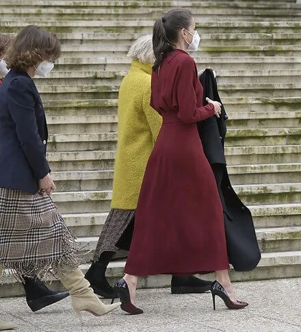 Queen Letizia wore a new limited edition open back dress from Massimo Dutti. Queen Maxima wore the same dress