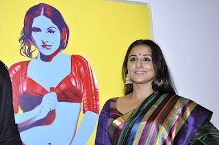 Vidya Balan at Viveek Sharma's art exhibition gallery