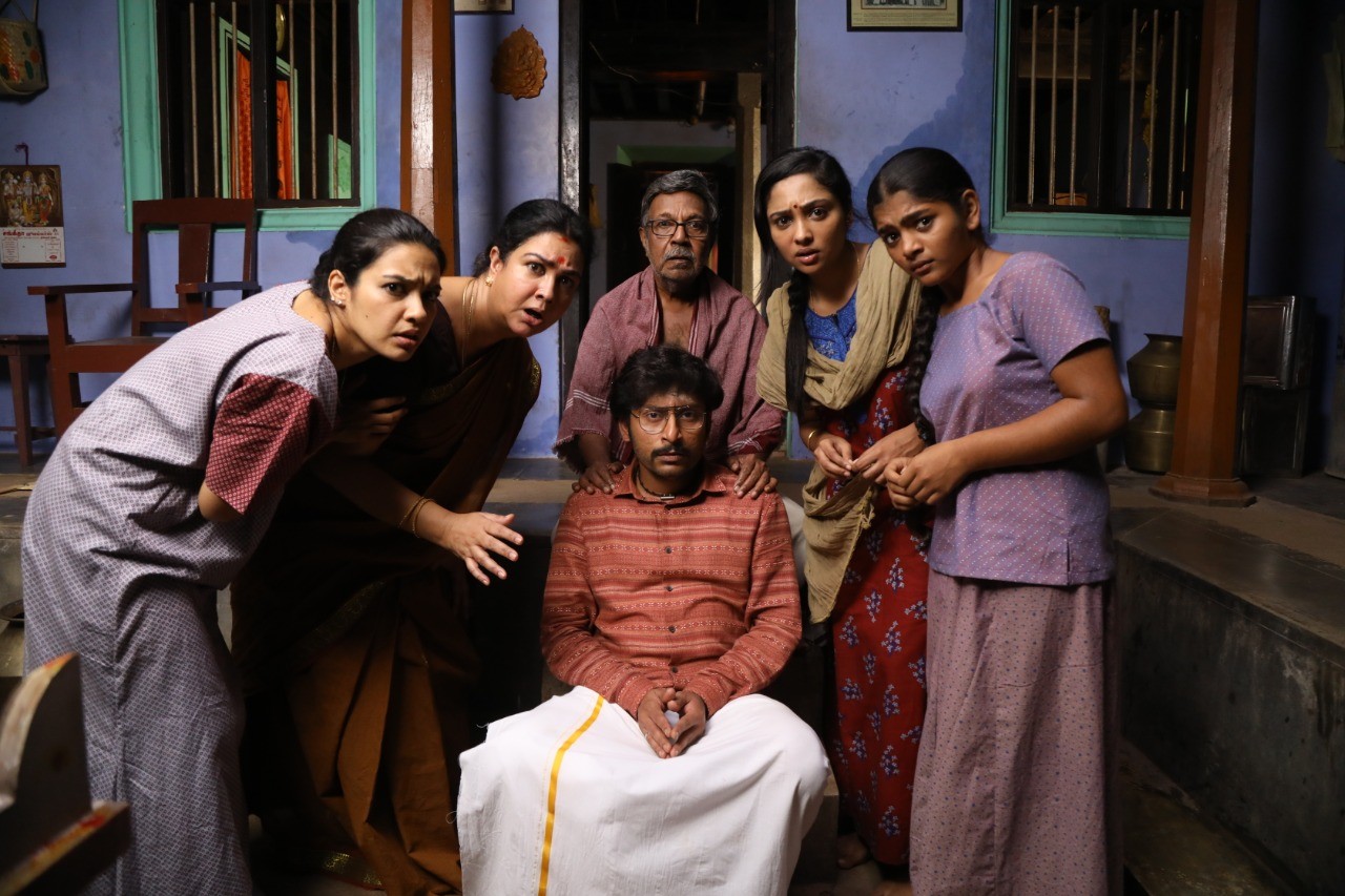 mookuthi amman movie stills