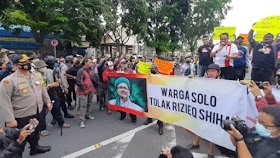 Polisi Bubarkan Demo Tolak HRS di Solo