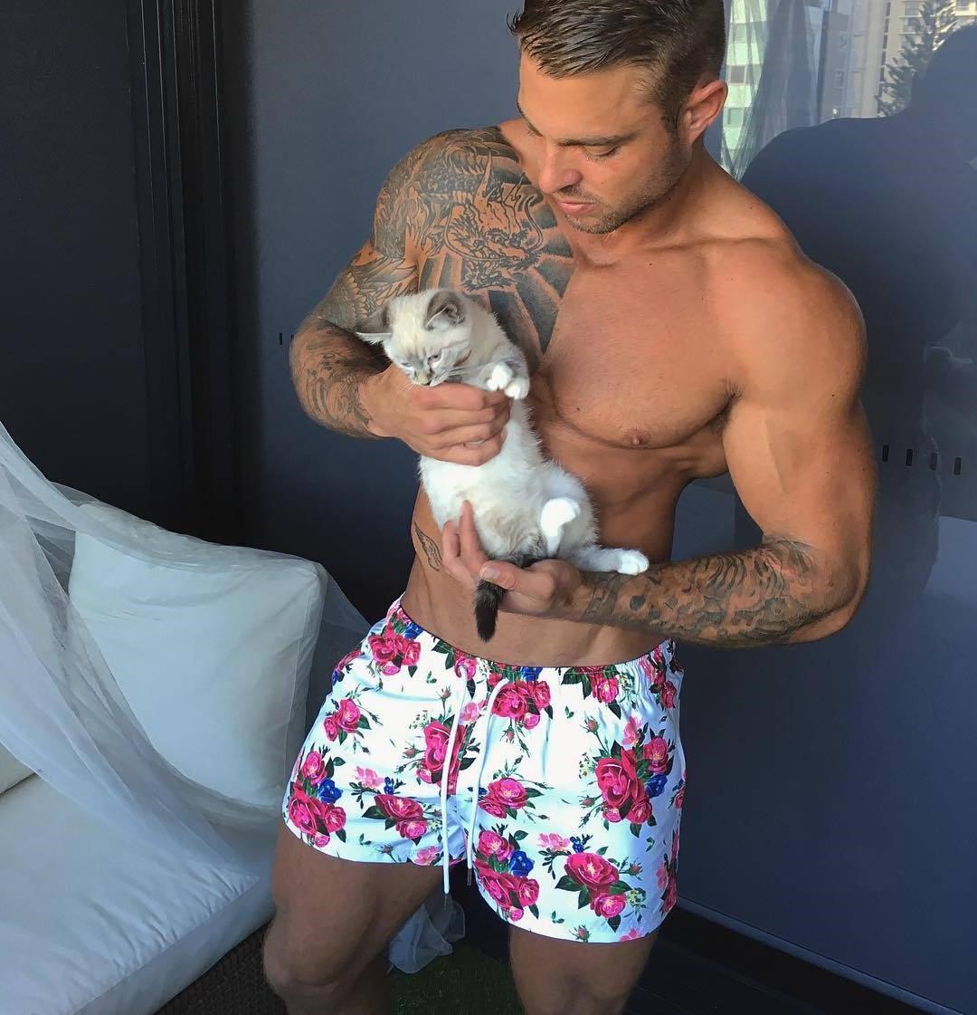 sexy-david-harris-shirtless-muscle-tattoo-hunks-holding-adorable-pet-cats