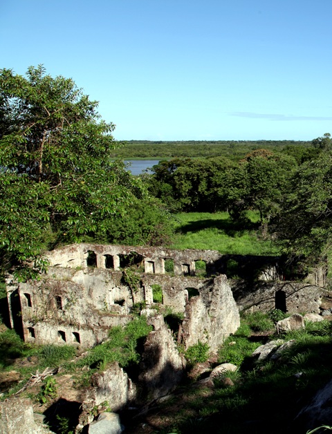 As misteriosas ruínas do Itaguá As misteriosas ruínas do Itaguá