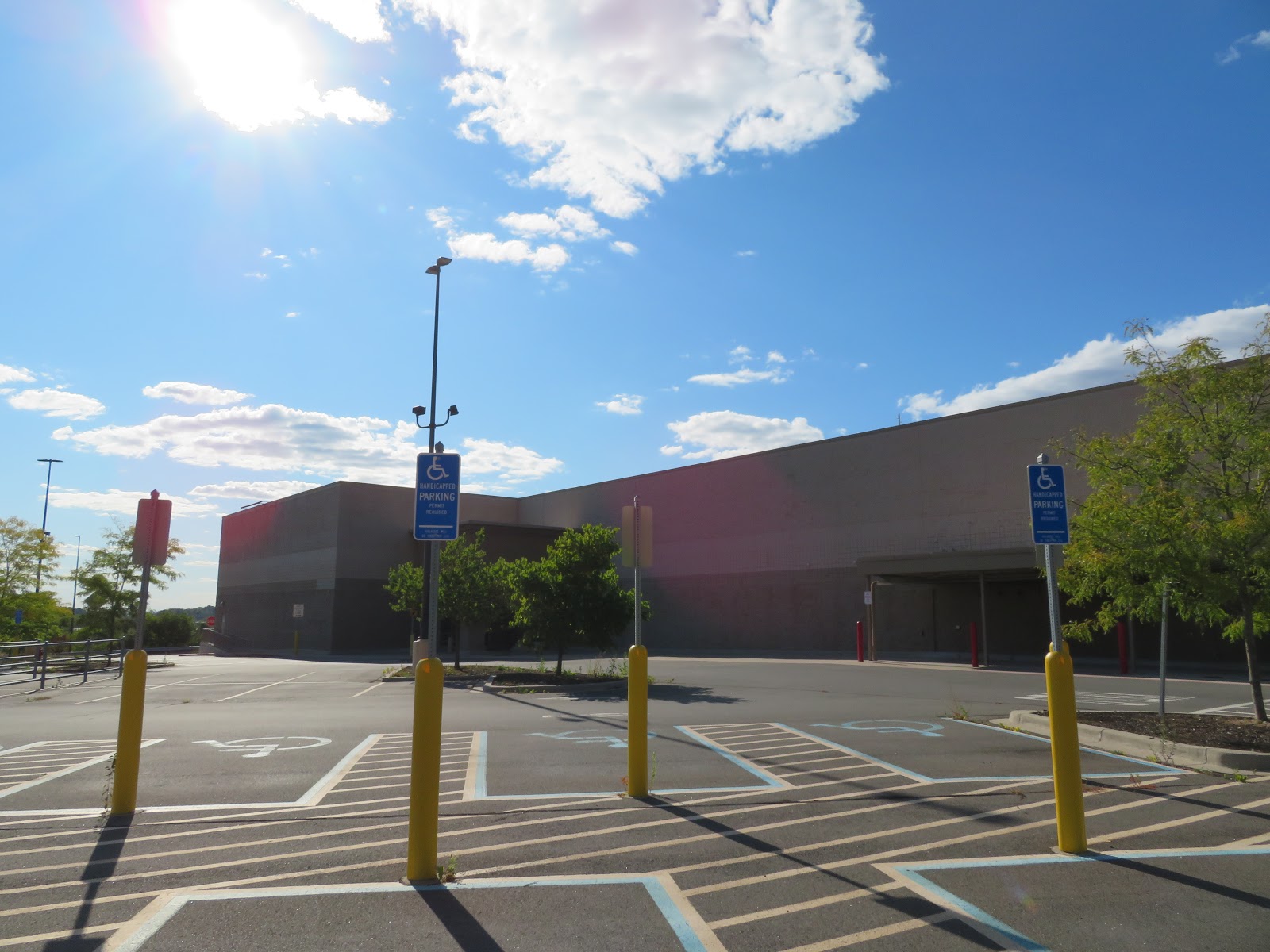 Retail on the Thames Exploring Retail of Eastern Connecticut