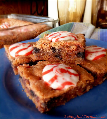 Peppermint Stick Cookie Bars, crunchy cookie bars with crushed candy canes and cookies | Recipe developed by www.BakingInATornado.com | #recipe #bake