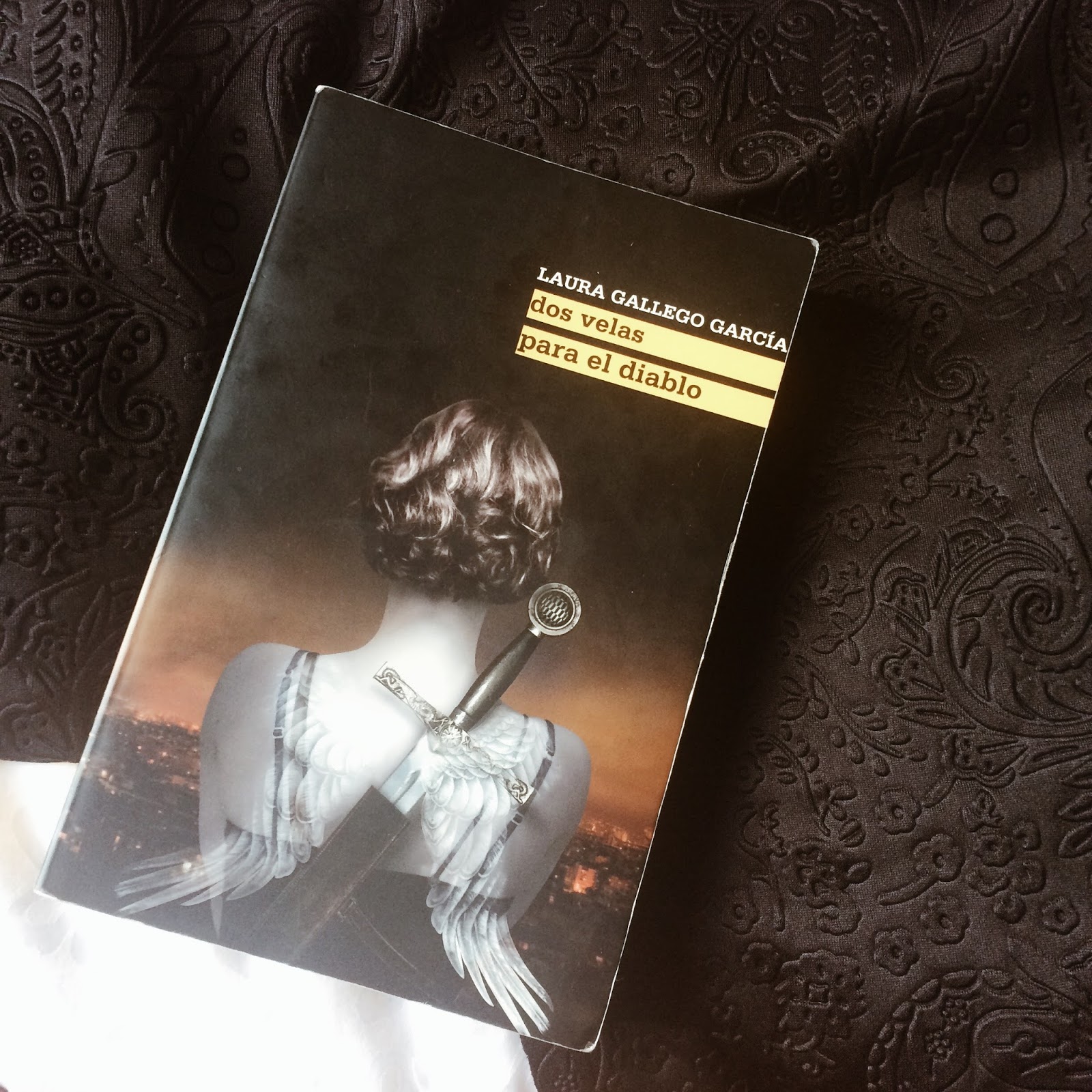 (snitchbooks) Reseña Dos velas para el diablo (snitchbooks) Reseña Dos velas para el diablo