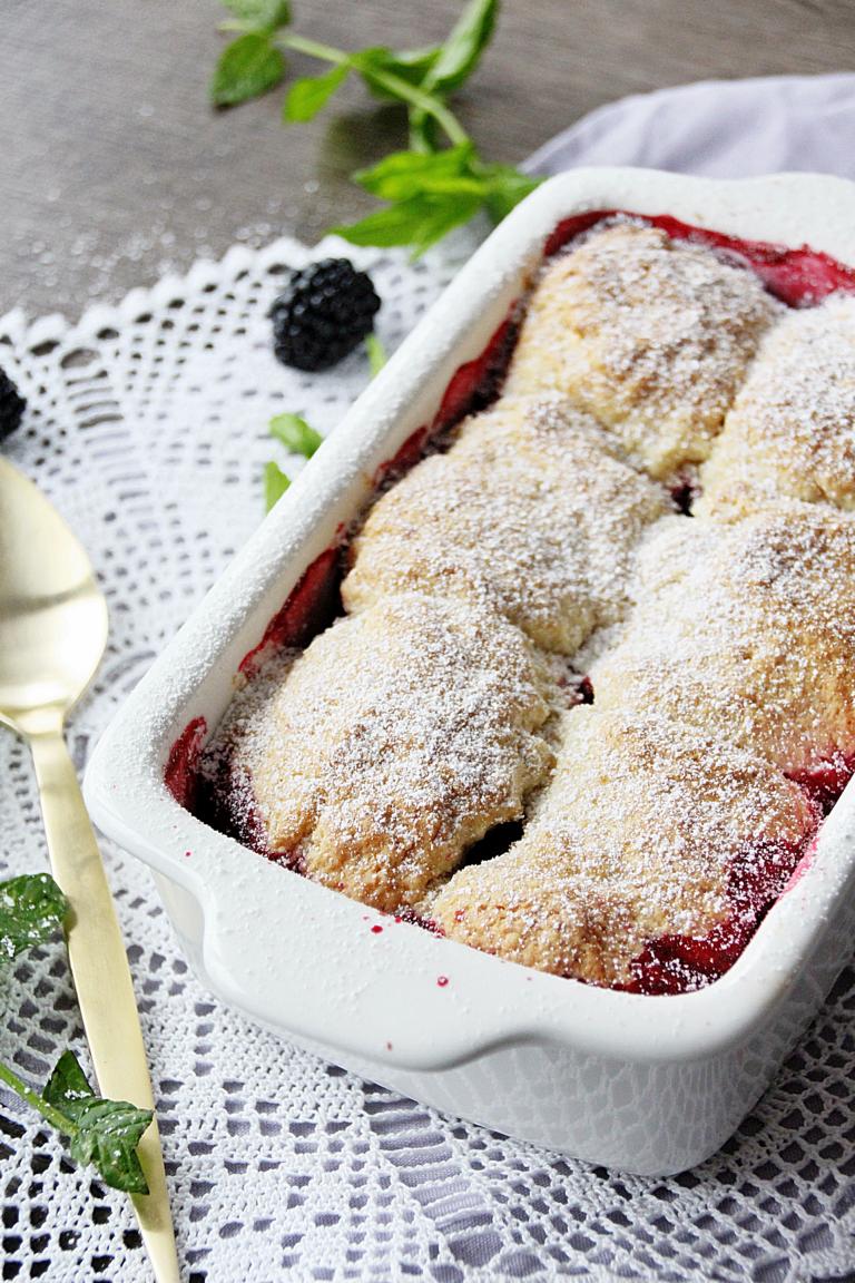 Brombeer-Minz-Cobbler mit Vanille-Eis - Julia Bakes!