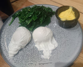 Young and Foolish, Wheelers Hill, poached eggs, spinach, hollandaise sauce