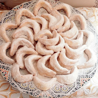 مقادير حلوة الهلال بالفرماج بالصور