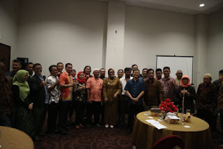 Wakil Walikota Cirebon Bersama Para RW Kecamatan Lemahwungkuk Sepakat Tentang Pengelolaan Sampah Terpadu Wakil Walikota Cirebon Bersama Para RW Kecamatan Lemahwungkuk Sepakat Tentang Pengelolaan Sampah Terpadu