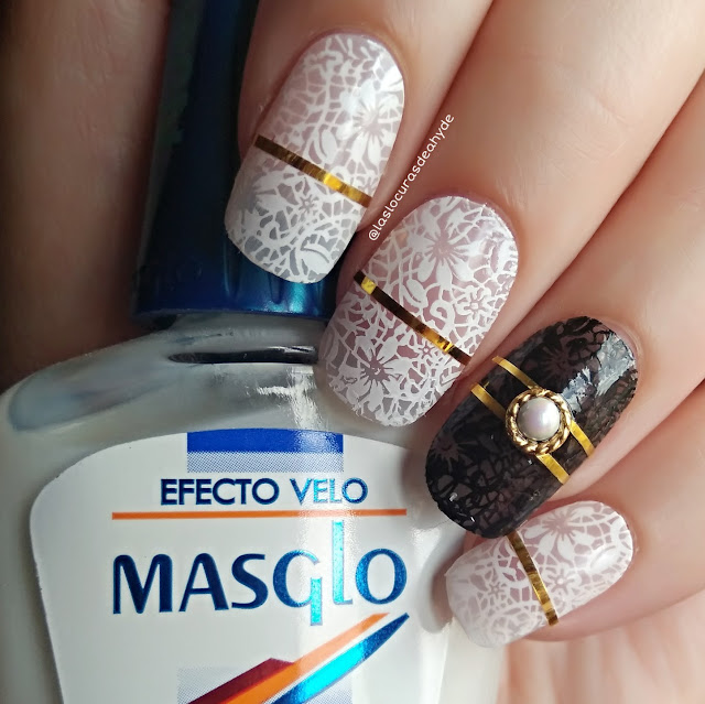 manicura con efecto velo y estampado de encaje