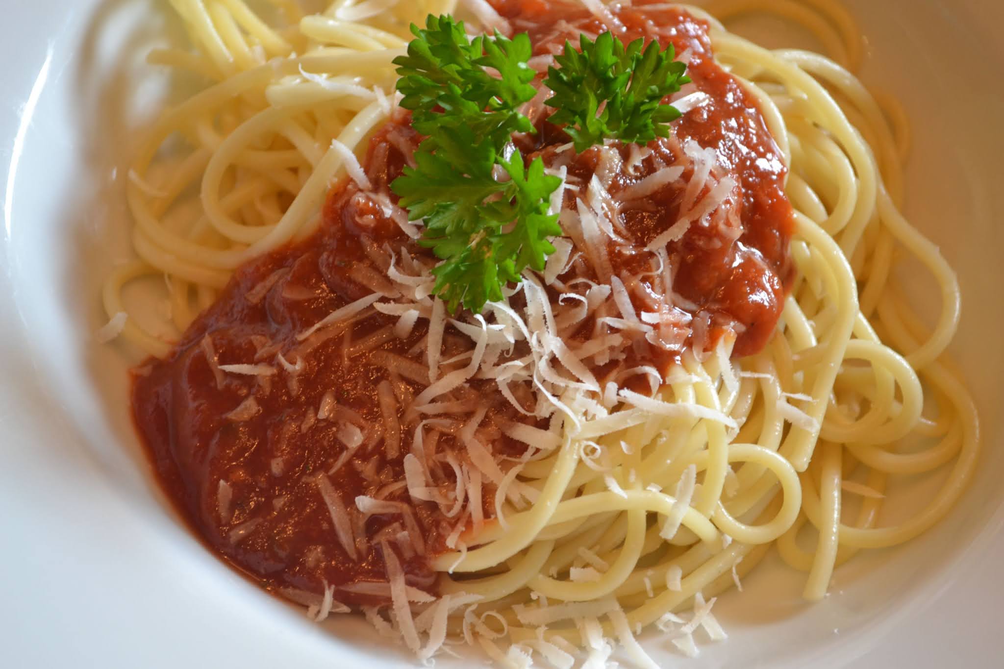 Spaghetti mit cremiger Tomaten-Paprika-Sauce