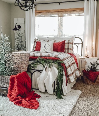Rooms of Inspiration: Cozy Red and White Christmas Themed Bedroom