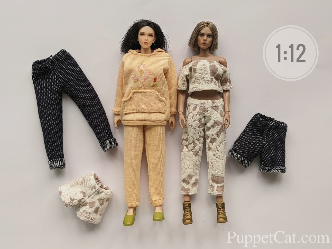 KasatkaDollsFashions: Кофта спицами для куклы Барби + выкройка футболки и колгот для Барби