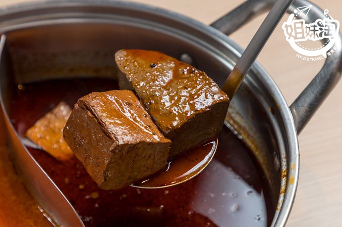 高雄市 左營區 高鐵 推薦 美食 火鍋 麻辣鍋 吃到飽 聚餐 肉肉屋 獨家 必吃 叻沙鍋