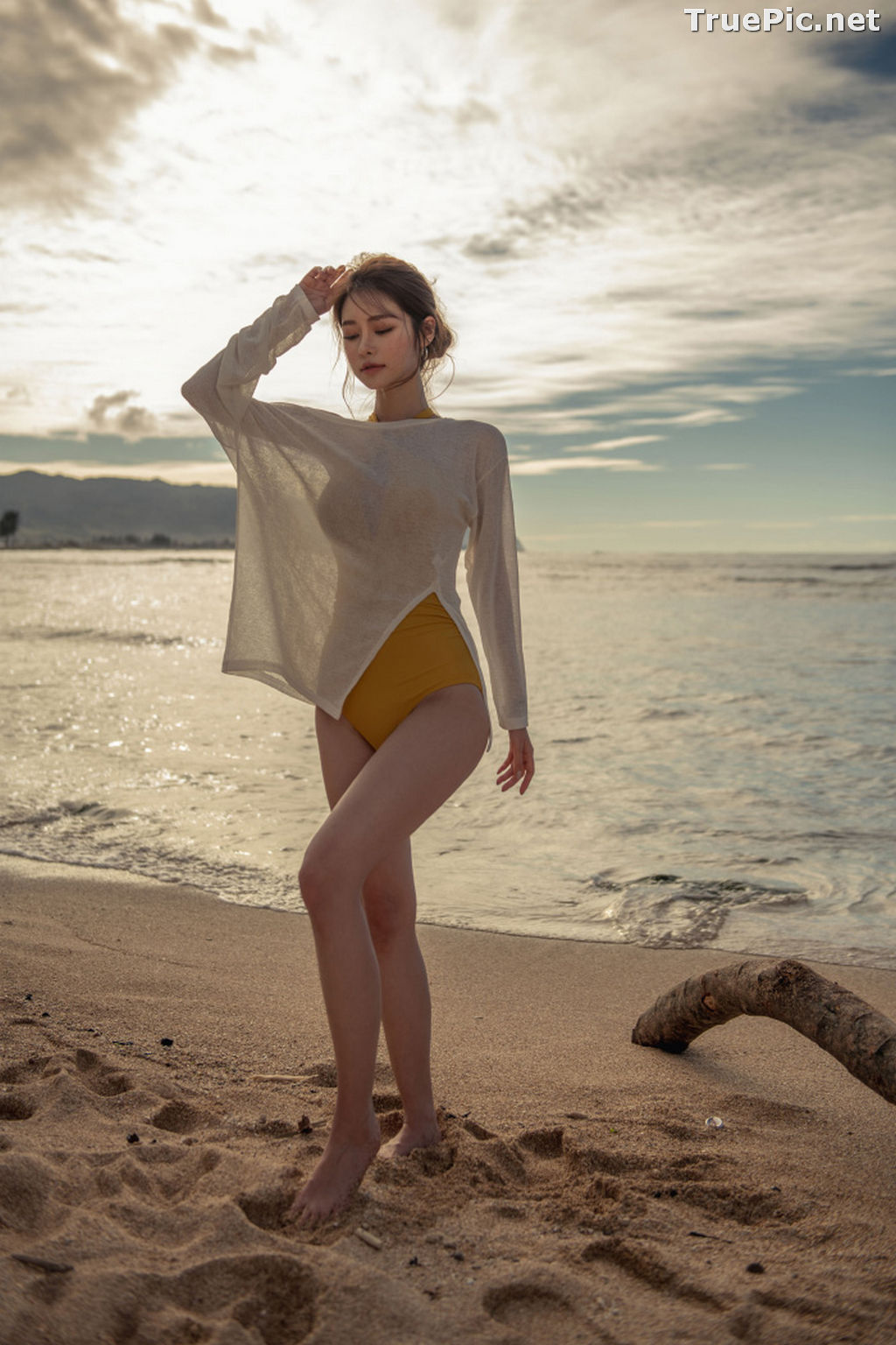 Image Kim Moon Hee - Korean Fashion Model - Golden Sundance Monokini - TruePic.net - Picture-14