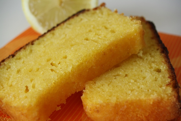 Bolo de Iogurte Super Fofo e Úmido Bolo de Iogurte Super Fofo e Úmido