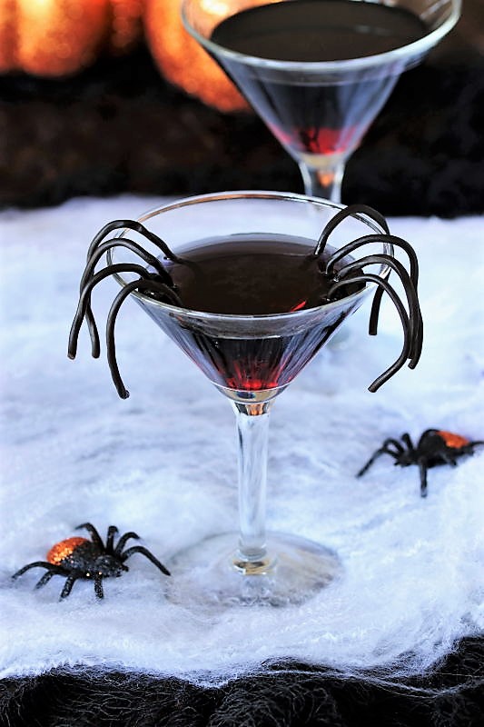 Sip on Some Spiderlicious Refreshment with a Spider Drink!