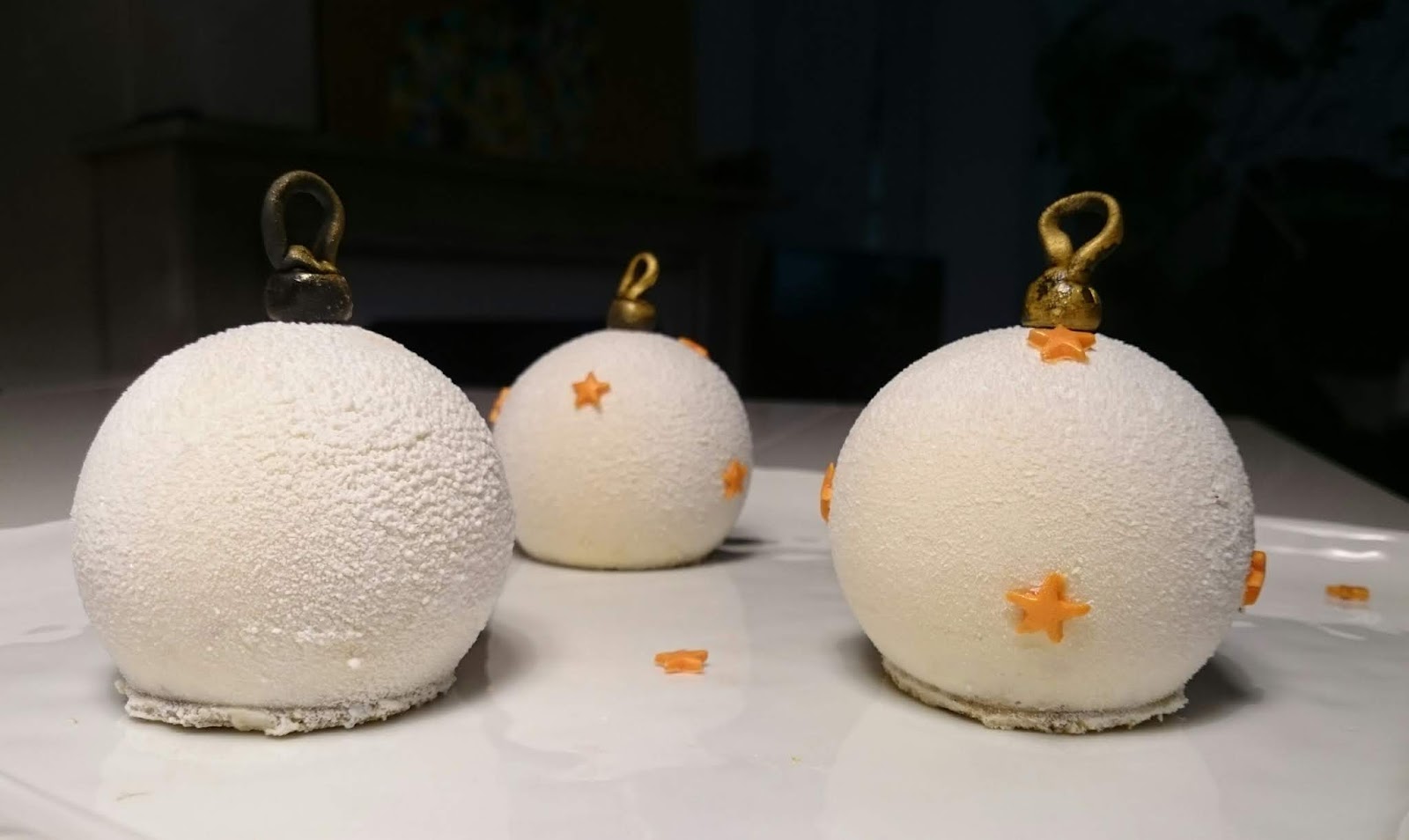 Gâteau boule de Noel: litchee, framboise et rose