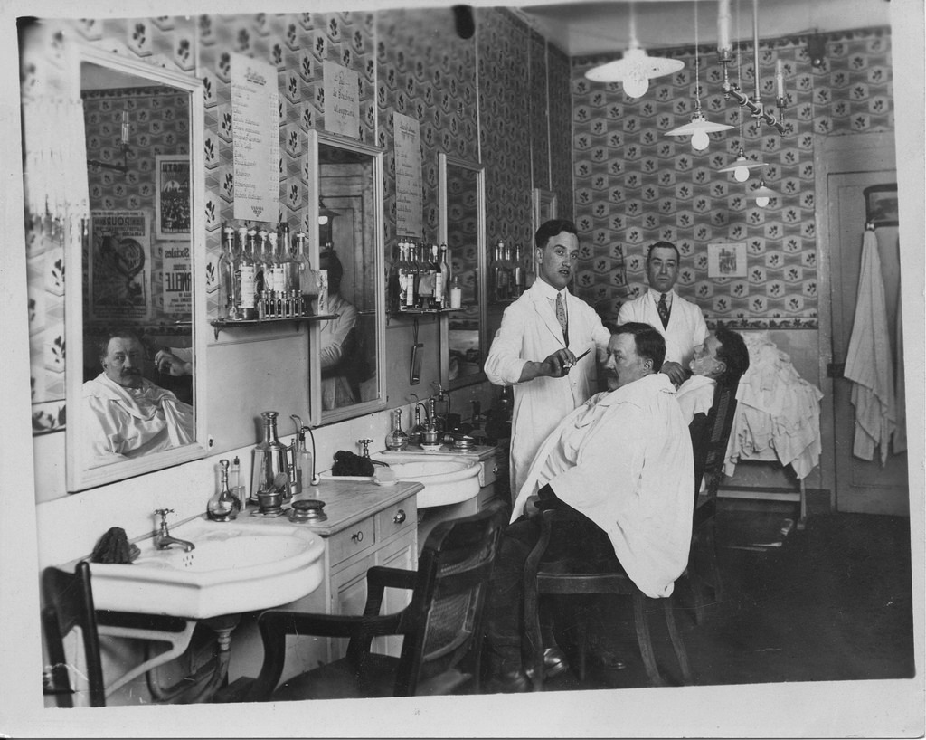 Amazing Vintage Photographs of a French Hair Salon in the 1920s