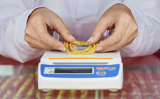 factors selling gold jewelry