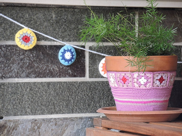 DIY gehaakt bloempotjasje/crocheted flowerpot jacket