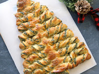 CHRISTMAS TREE SPINACH DIP BREADSTICKS