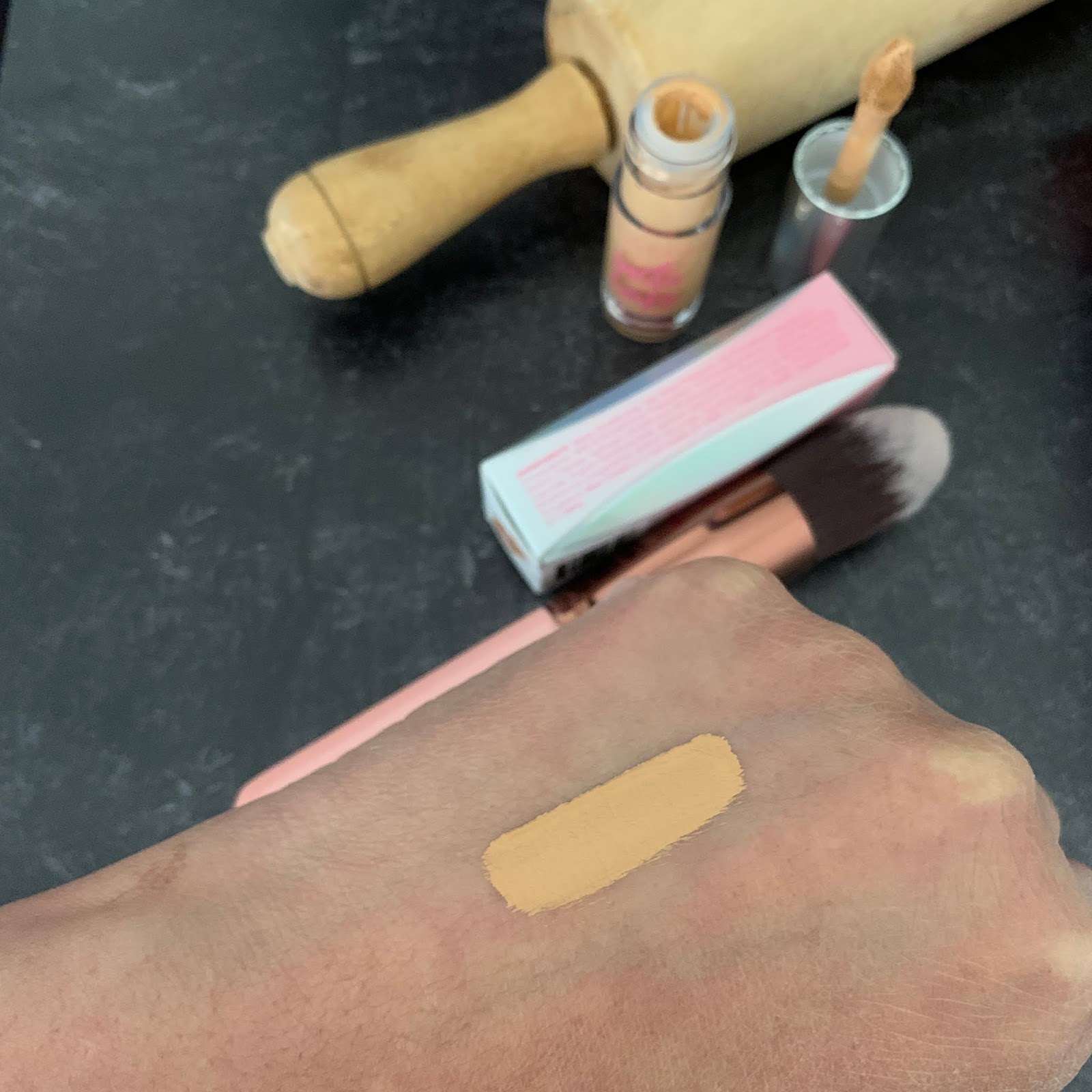 Beauty Bakerie Insta Bake Aqua Glass Foundation, Insta Bake 3in1