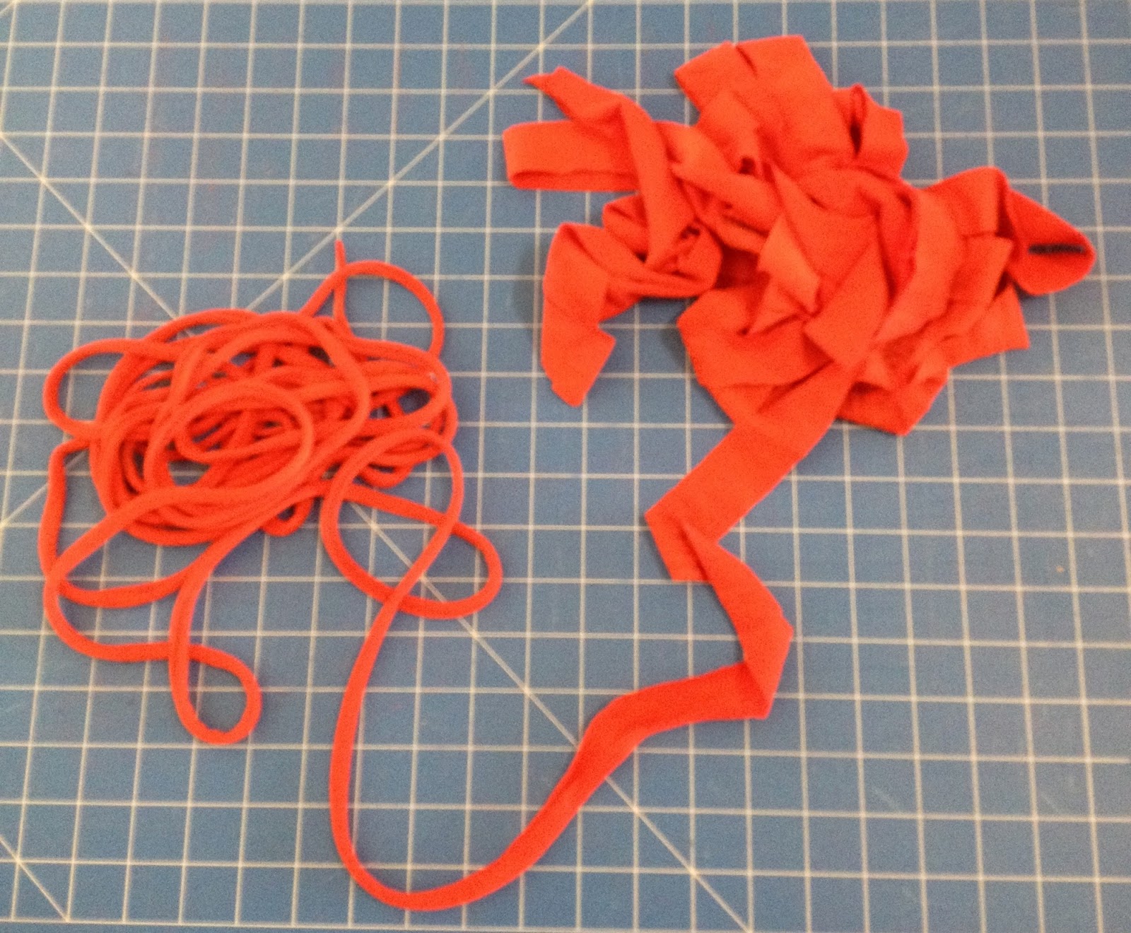 Blue Jacaranda by Linda Robertus How to make continous tshirt yarn