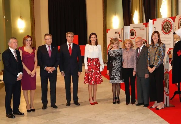 Queen Letizia wore a new printed skirt by Hugo Boss, and wore Carolina Herrera white cashmere coat, and Hugo Boss silk top