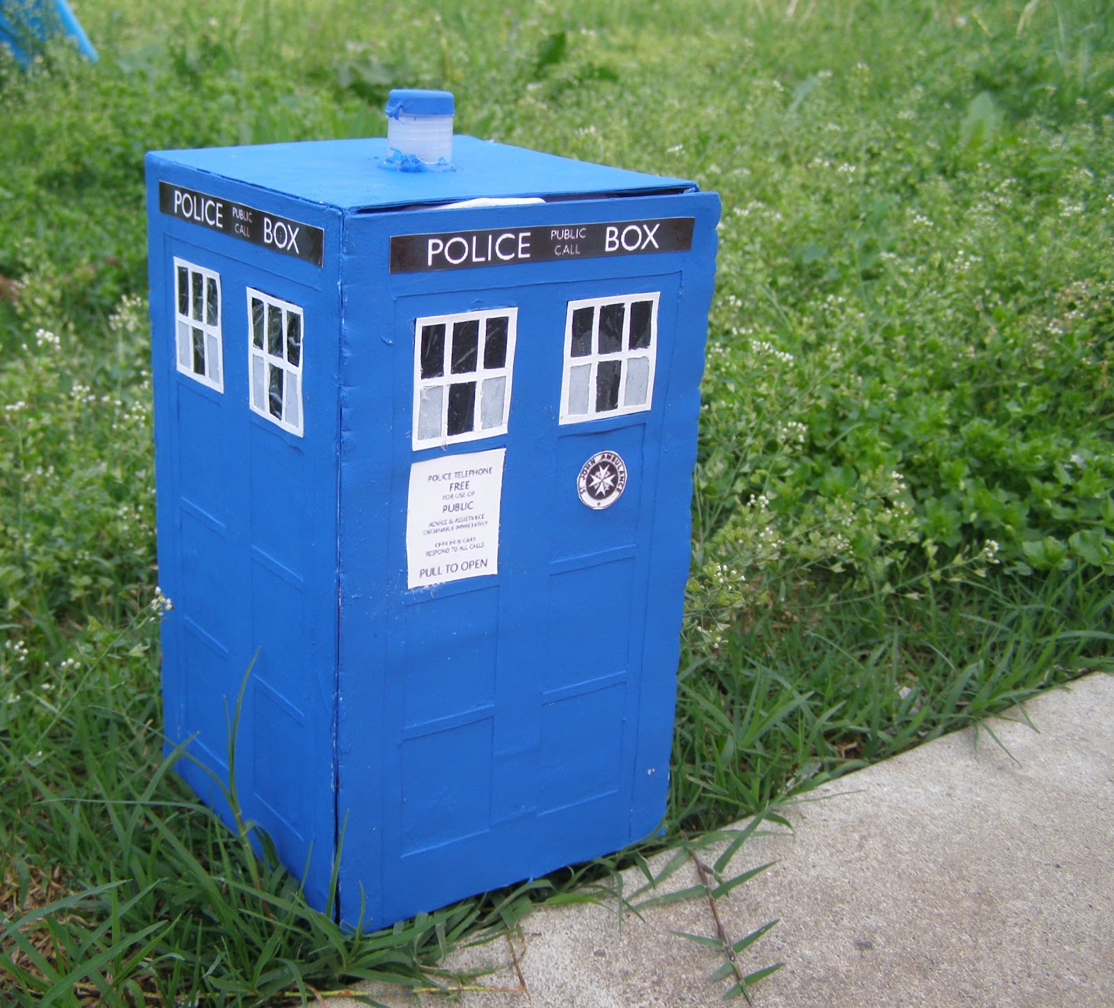 Just Folk Art: Making a TARDIS Gift Box