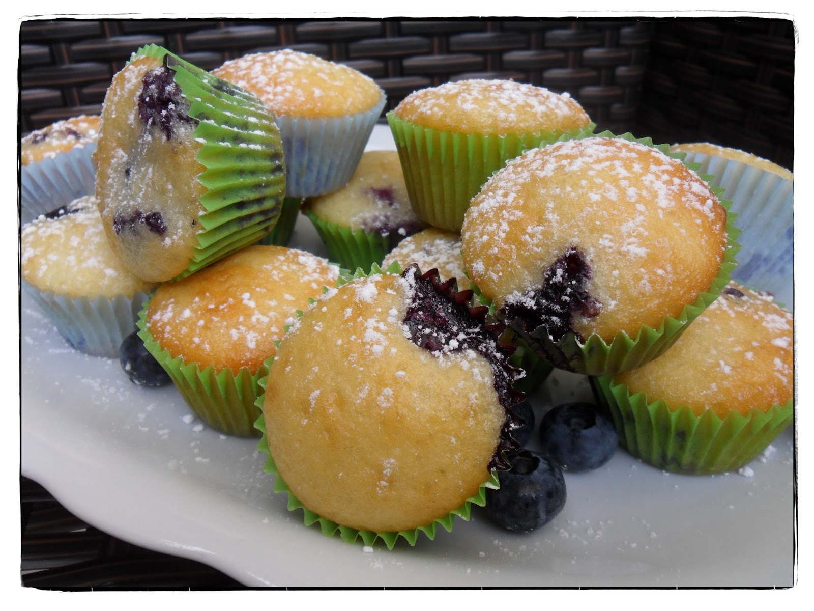Mia´s Cookies and more: Mini Heidelbeer-Muffins