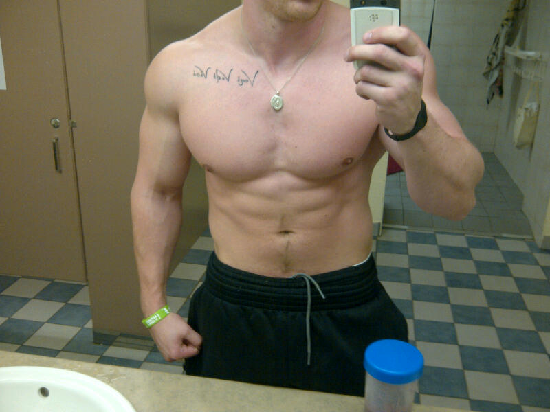 sexy-straight-baited-selfie-peter-guthro-fitness-beefy-shirtless-bro