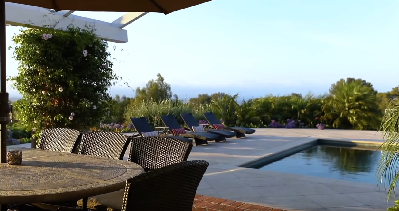 22 Photos vs. 35 Saddleback Rd, Rolling Hills, CA Mansion Interior Design Tour